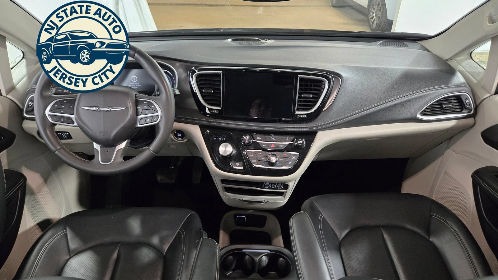 Used 2024 Chrysler Pacifica Limited FWD image 7