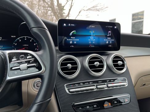 Certified 2022 Mercedes-Benz GLC 300 image 31