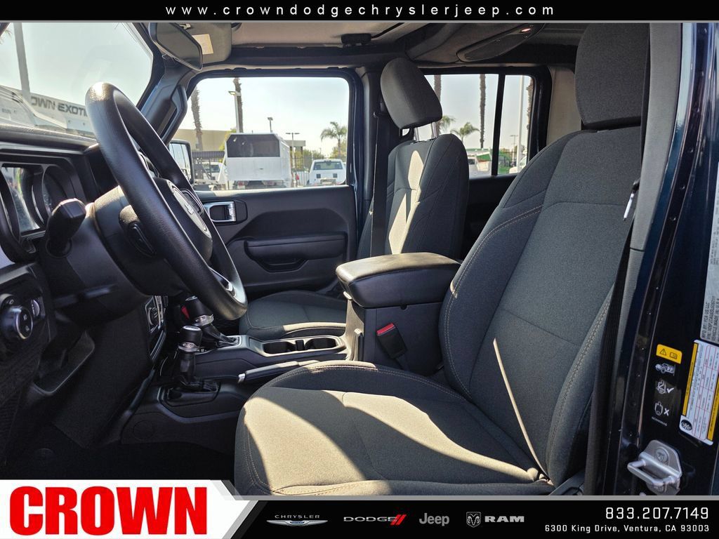Used 2025 Jeep Gladiator Mojave AWD/4WD image 19