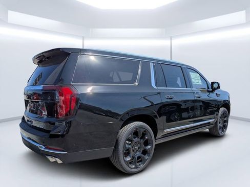 New 2026 GMC Yukon XL Denali w/ Denali Reserve Package AWD/4WD image 3