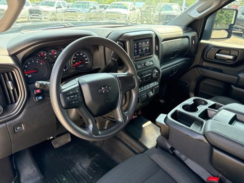 Used 2025 Chevrolet Silverado 2500 Custom w/ Custom Value Package AWD/4WD image 2