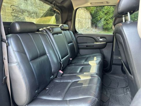 Used 2013 Chevrolet Avalanche LT image 20