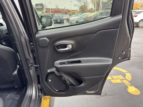 Used 2017 Jeep Renegade Altitude image 36