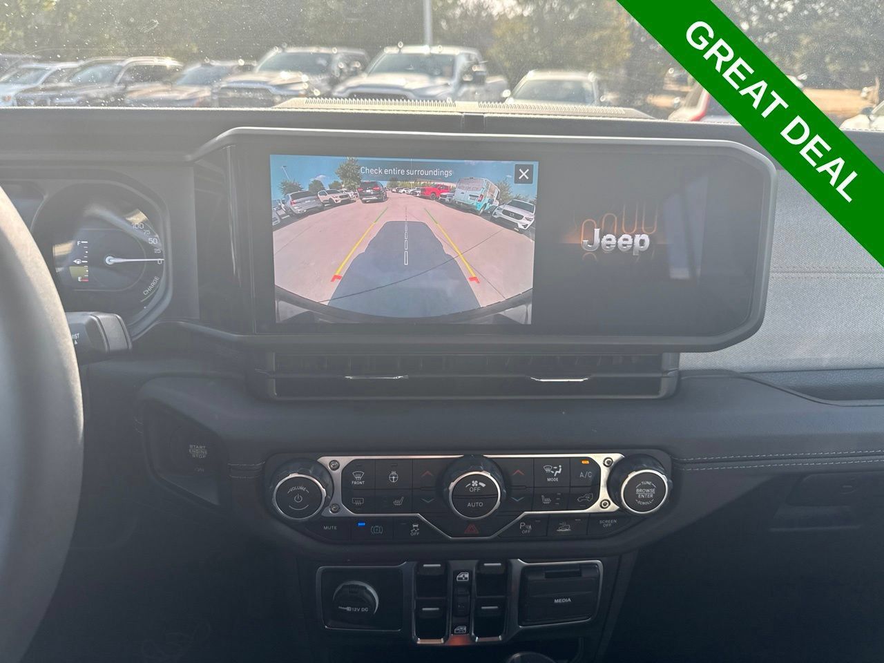 Used 2025 Jeep Wrangler Unlimited Sahara w/ Safety Group AWD/4WD image 25