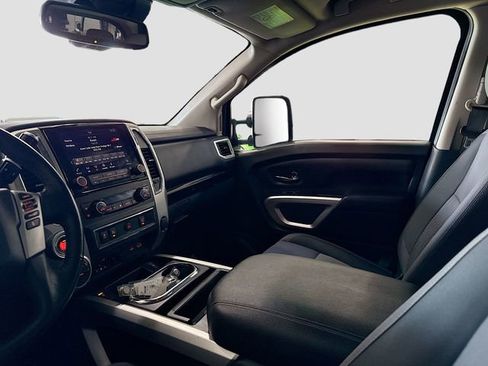 Used 2020 Nissan Titan SV w/ SV Convenience Package image 24