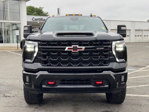 Used 2025 Chevrolet Silverado 2500 ZR2 w/ Technology Package AWD/4WD image 9