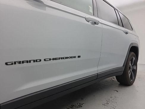Used 2023 Jeep Grand Cherokee L Laredo AWD/4WD image 57