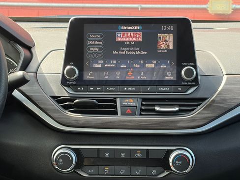 Used 2025 Nissan Altima 2.5 SV image 17