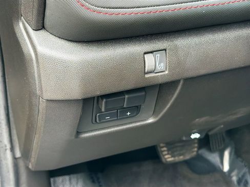 Used 2025 Chevrolet Colorado Z71 w/ Technology Package image 10