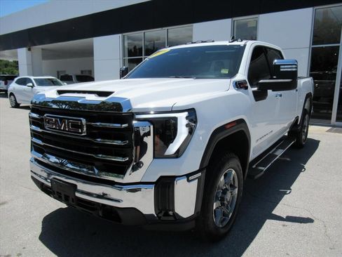 Used 2025 GMC Sierra 2500 SLE AWD/4WD image 3