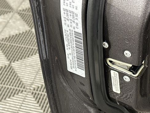 Used 2017 Jeep Cherokee Latitude image 12