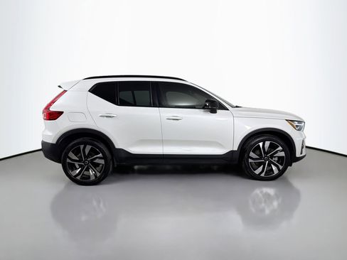 Certified 2023 Volvo XC40 B5 Plus image 5