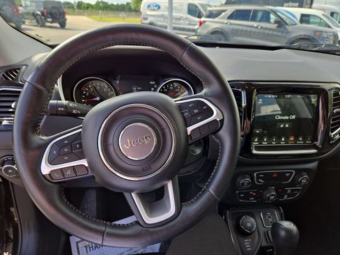 Used 2018 Jeep Compass Limited w/ Navigation Group AWD/4WD image 16