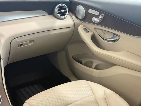 Used 2019 Mercedes-Benz GLC 300 4MATIC image 12