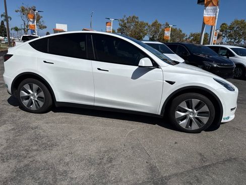 Used 2022 Tesla Model Y Long Range AWD/4WD image 13