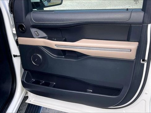 Used 2022 Ford Expedition Max Limited image 24