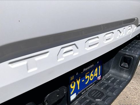 Used 2016 Toyota Tacoma Limited w/ Towing Package AWD/4WD image 33