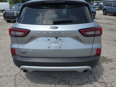 Used 2024 Ford Escape Active w/ Cold Weather Package FWD image 5