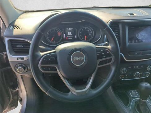 Used 2019 Jeep Cherokee Latitude Plus FWD image 23