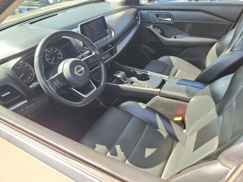 Used 2024 Nissan Rogue SV w/ SV Premium Package FWD image 3