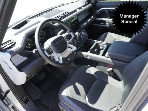 Used 2024 Land Rover Defender 110 SE AWD/4WD image 18