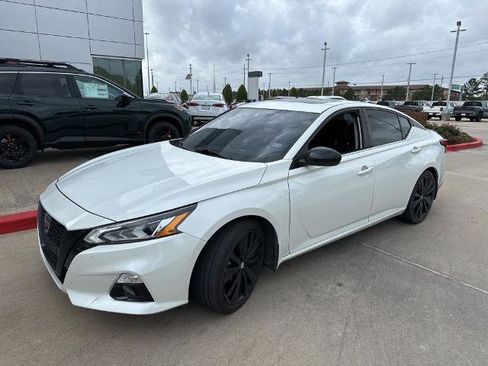 Certified 2022 Nissan Altima 2.5 SR w/ Midnight Edition Package image 1