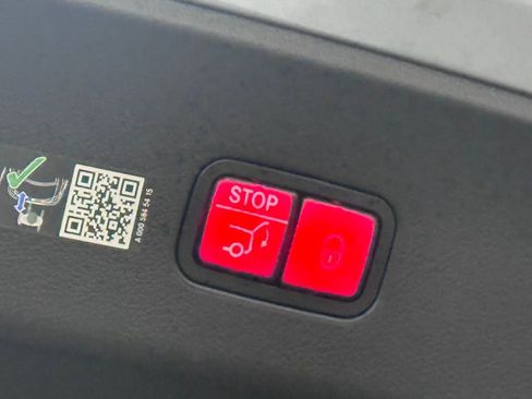 New 2025 Mercedes-Benz GLC 43 AMG 4MATIC Coupe image 16