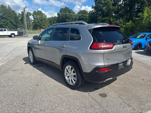 Used 2017 Jeep Cherokee Limited AWD/4WD image 5