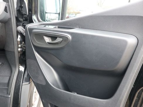 Used 2024 Mercedes-Benz Sprinter 2500 w/ Acoustic Package image 28