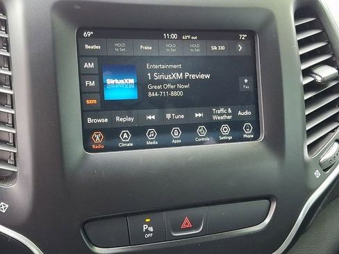 Used 2019 Jeep Cherokee Latitude Plus w/ Comfort/Convenience Group FWD image 13