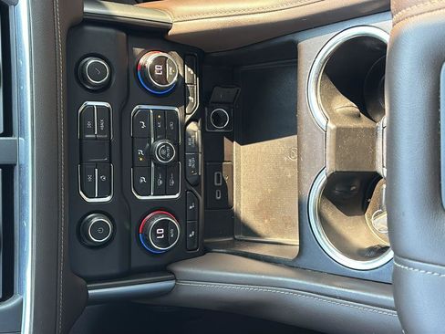 Used 2021 Chevrolet Tahoe Z71 w/ Luxury Package image 36