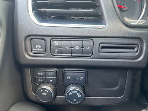 Used 2021 Chevrolet Tahoe Z71 image 45