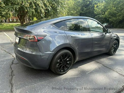Used 2023 Tesla Model Y AWD image 7
