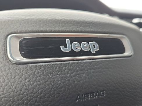 Certified 2023 Jeep Grand Cherokee L Laredo image 33