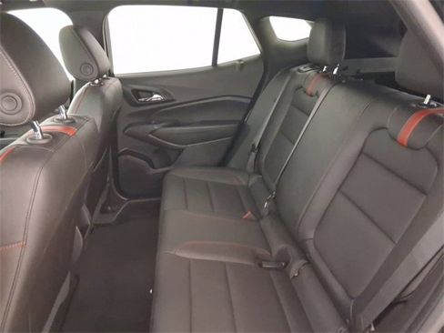 Used 2025 Chevrolet Trax RS w/ Sunroof Package image 18