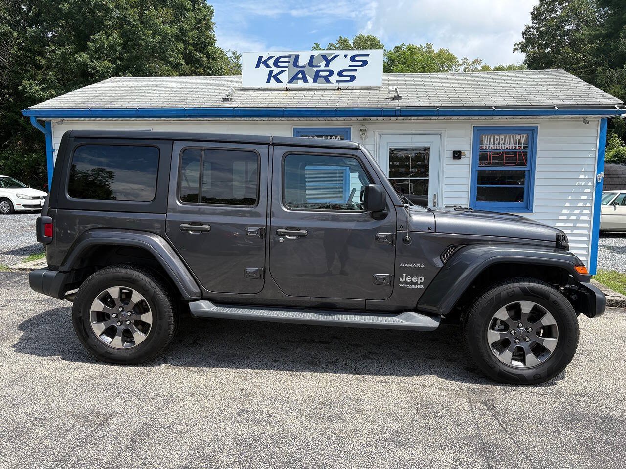 Used 2018 Jeep Wrangler Unlimited Sahara AWD/4WD image 2