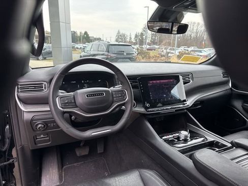 Used 2024 Jeep Wagoneer L Series II w/ Flexible Seating Group image 33