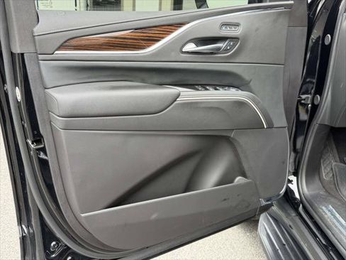 Used 2024 Cadillac Escalade ESV Premium Luxury AWD/4WD image 18