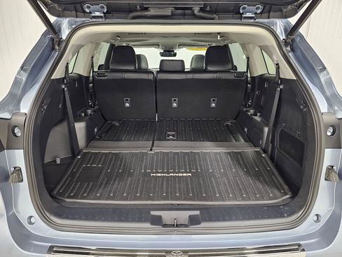 Used 2023 Toyota Highlander XLE image 7