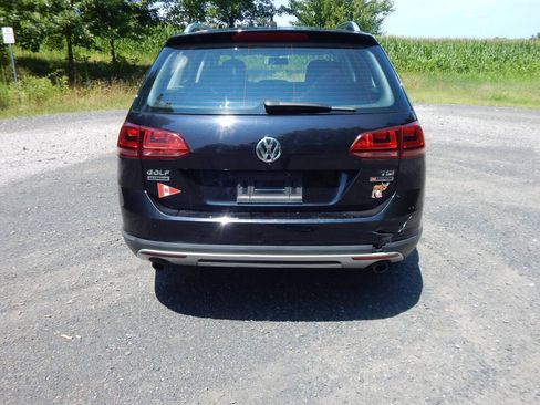 Used 2017 Volkswagen Golf Alltrack AWD/4WD image 8