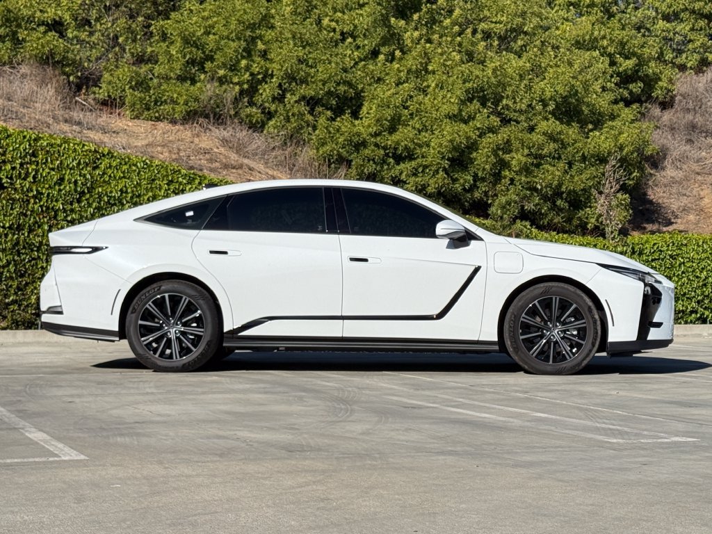Used 2026 Lexus ES 350e w/ Convenience Package FWD image 8