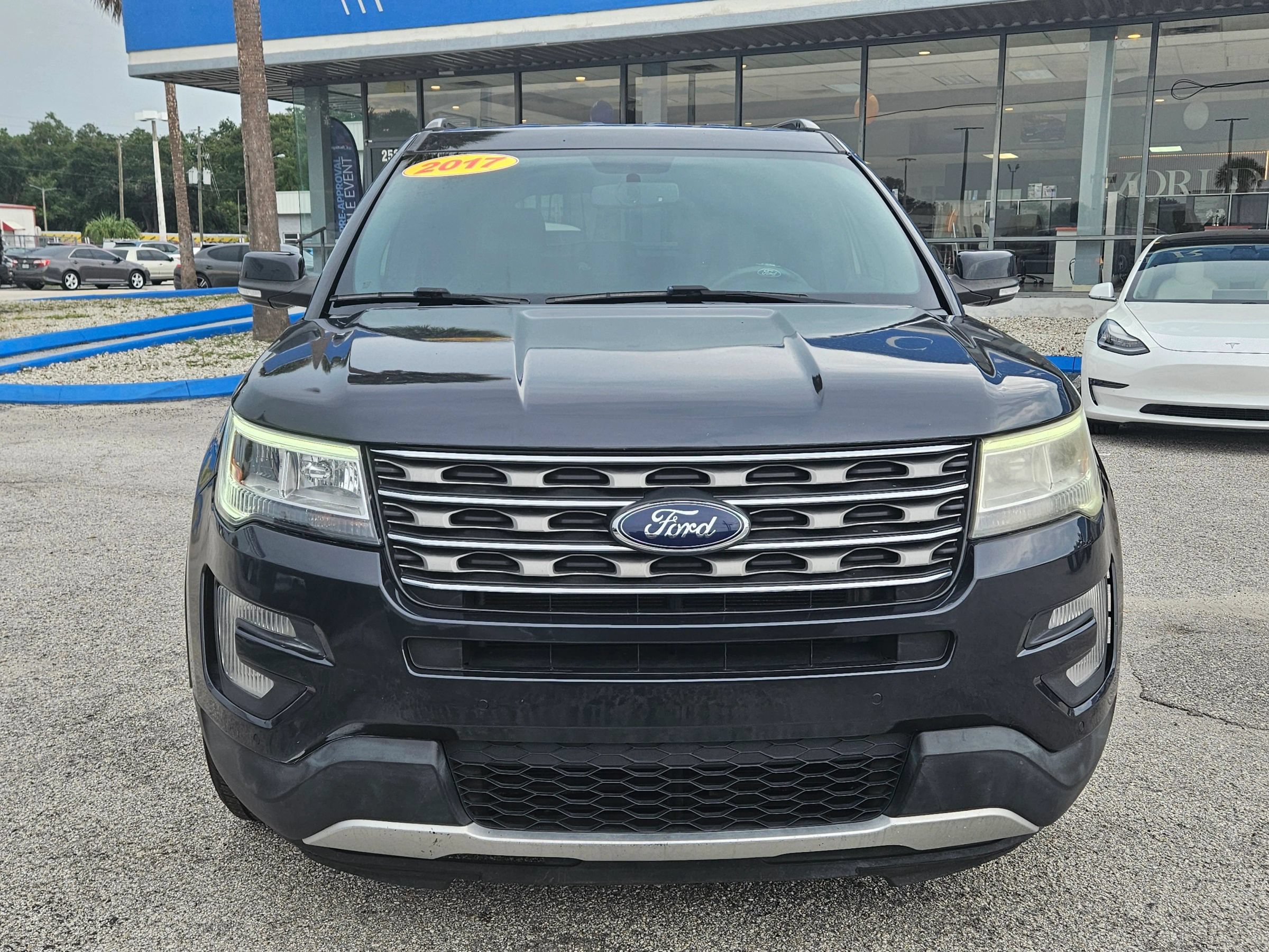 Used 2017 Ford Explorer XLT w/ Equipment Group 202A FWD image 2