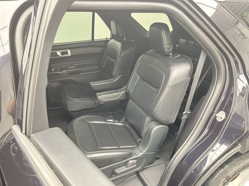 Used 2020 Ford Explorer XLT w/ Equipment Group 202A AWD/4WD image 15