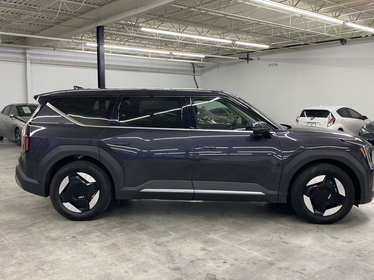 Used 2026 Kia EV9 Light RWD image 6