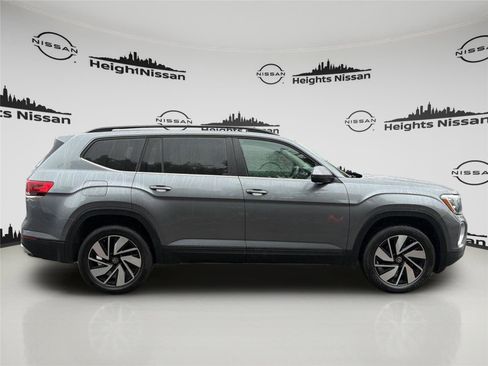 Used 2025 Volkswagen Atlas SE AWD/4WD image 6