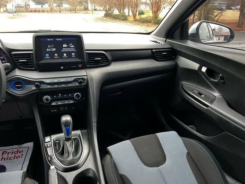Used 2019 Hyundai Veloster 2.0 image 24