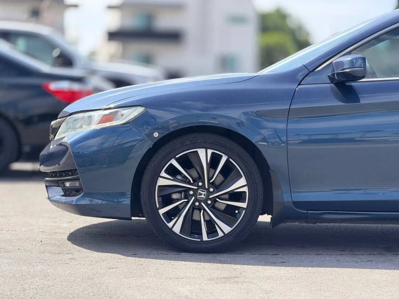 Used 2017 Honda Accord EX-L image 7