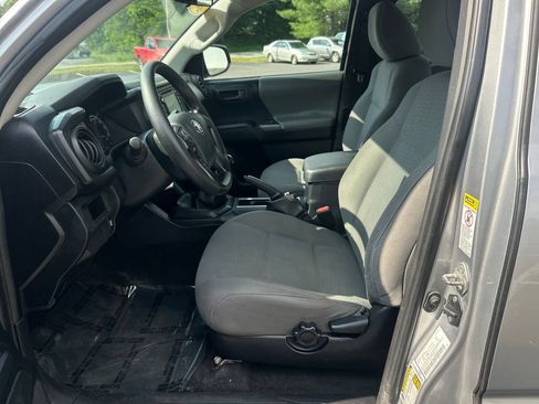 Used 2017 Toyota Tacoma SR AWD/4WD image 17