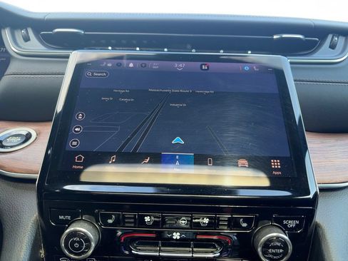 Used 2023 Jeep Grand Cherokee Summit AWD/4WD image 17