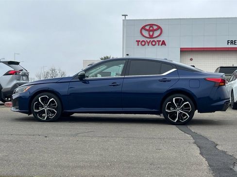 Used 2024 Nissan Altima 2.5 SR image 9